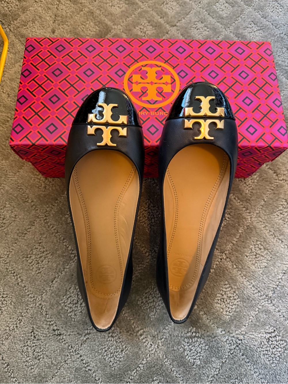 New Tory Burch Everly Ballet patent Leather Black Logo Shoes Flats Size 5 NIB
